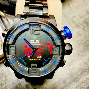Weide Men’s Digital and Analog Watch